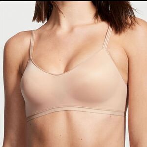 VS Angelight wireless lightly lined lounge bra. Color is almond kiss. Size large